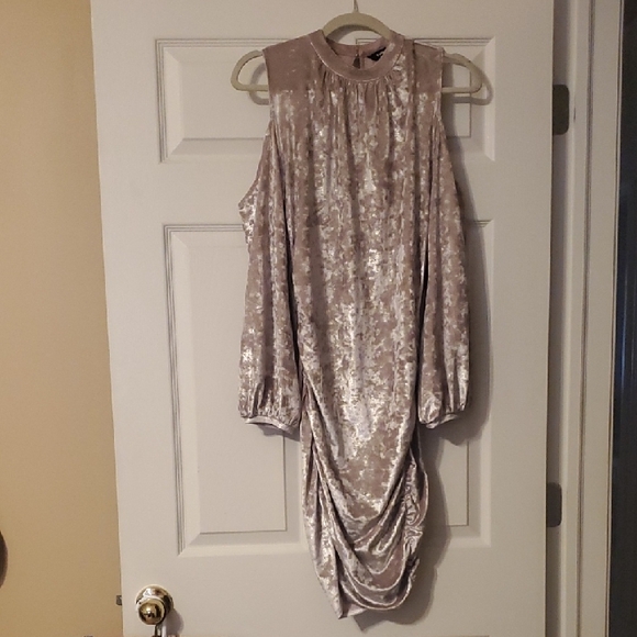 express dress womens size medium iridescent ruched Long Sleeve Cold Shoulder - Picture 1 of 16